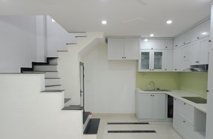 Cho thuê nhà ngõ 192 Lê Trọng Tấn. Ô tô tận cửa, 5 tầng, 30m2, 4 ngủ, 15 Triệu (có thương lượng)